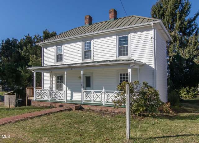 Property at 215 Williams St, Abingdon, VA 24210, 4 beds, 2 baths