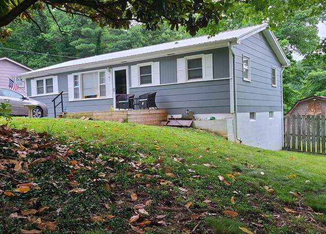 Property at 1315 Lowe St, Elizabethton, TN 37643, 3 beds, 1 bath