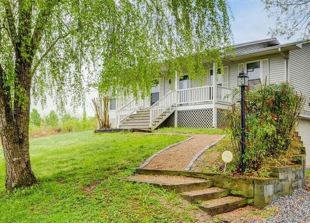 Property at 120 Lynnwood Dr, Johnson City, TN 37615, 2 beds, 2 baths