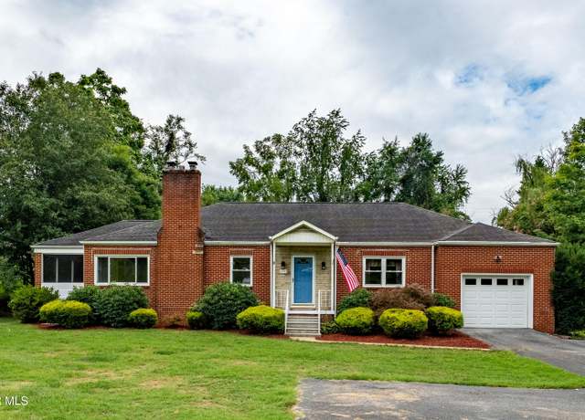 Property at 512 Carters Valley Rd, Kingsport, TN 37665, 3 beds, 2 baths