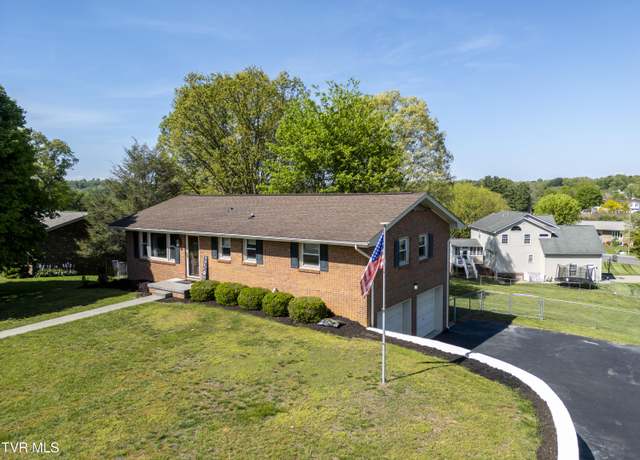 Property at 515 Meadowcrest Dr, Bristol, VA 24201, 3 beds, 2.5 baths