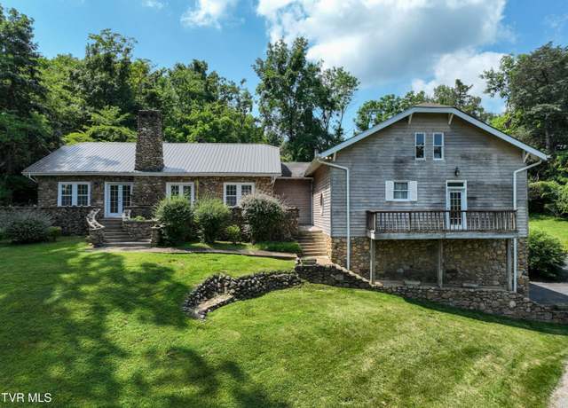 Property at 1027 Summer St, Greeneville, TN 37743, 6 beds, 6.5 baths