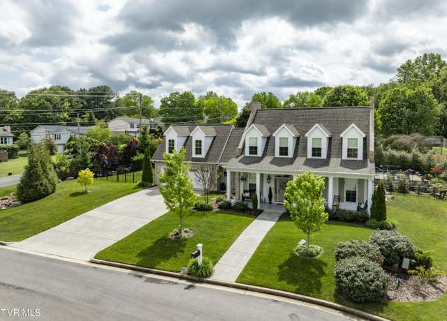 Property at 1 Celebration Ct, Johnson City, TN 37601, 3 beds, 2.5 baths