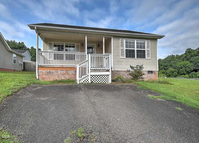 Property at 104 Saint James Pl, Bristol, TN 37620, 3 beds, 2 baths