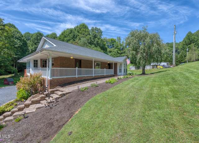 Property at 10428 Oak Grove Rd, Bristol, VA 24202, 3 beds, 3 baths