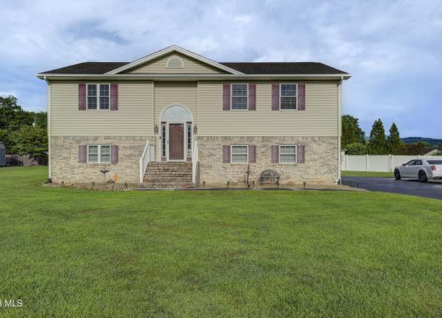 Property at 134 Camelot Ct, Elizabethton, TN 37643, 3 baths