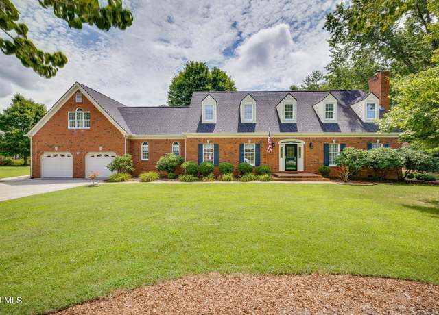 Property at 1029 Winchester Ln, Kingsport, TN 37664, 4 beds, 4 baths