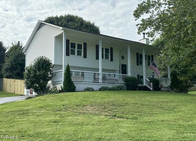 Property at 1 Windsor Ct, Johnson City, TN 37601, 3 beds, 3 baths