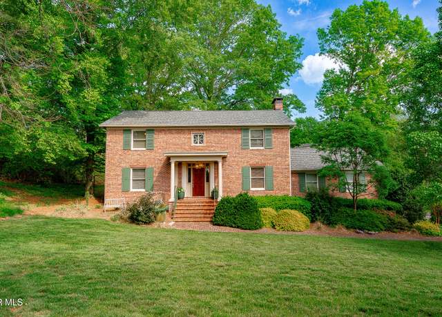Property at 4113 Fox Lair Pl, Kingsport, TN 37664, 4 beds, 3 baths