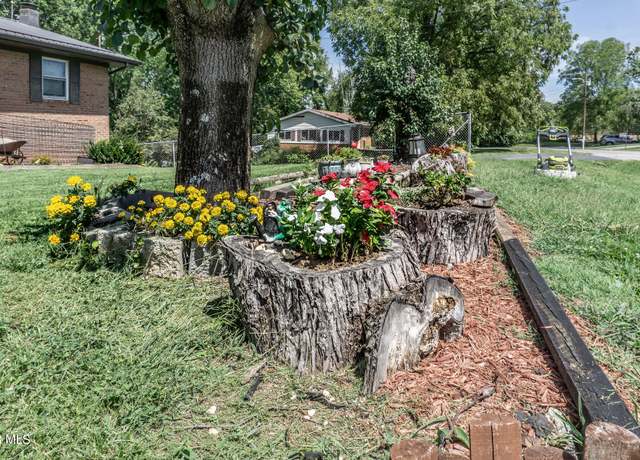 Property at 115 Virginia Drive Dr, Greeneville, TN 37745, 3 beds, 2.5 baths