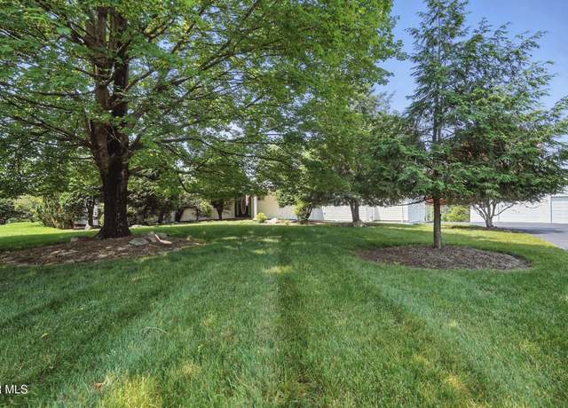 Property at 537 Brandonwood Rd, Kingsport, TN 37660, 4 beds, 2.5 baths