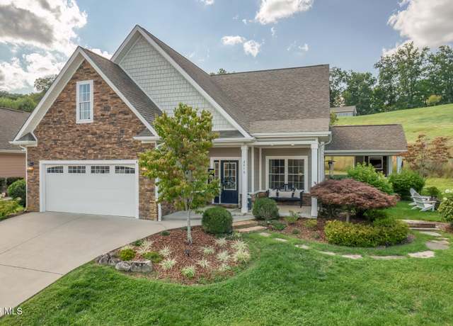 Property at 2416 Edinburgh Channel Rd, Kingsport, TN 37664, 4 beds, 2.5 baths