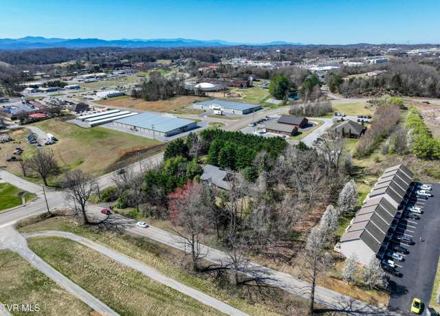 Property at 415 Fairgrounds Rd, Greeneville, TN 37745, 2 beds, 3 baths