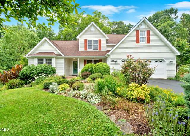 Property at 129 Hillview Ct, Johnson City, TN 37615, 3 beds, 2.5 baths