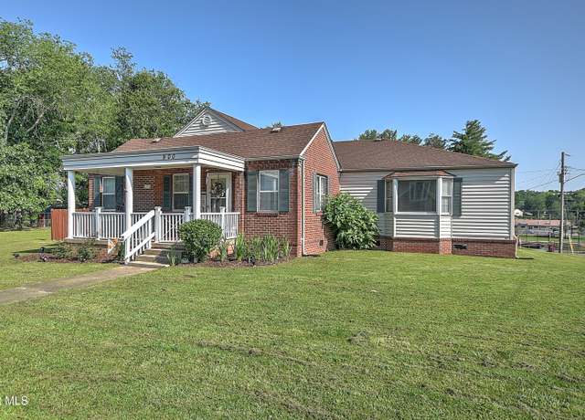 Property at 900 Wilson Ave, Johnson City, TN 37604, 4 beds, 1.5 baths