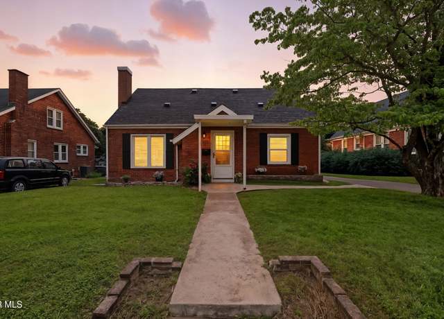 Property at 1340 Wateree St, Kingsport, TN 37660, 3 beds, 2 baths