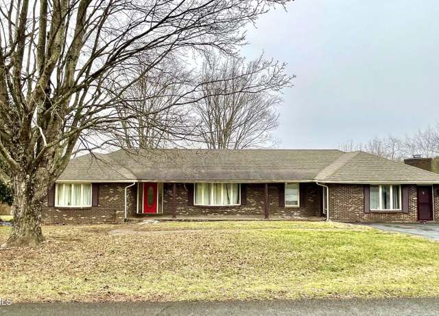 Property at 2713 Warren Dr, Saint Paul, VA 24283, 3 beds, 2.5 baths