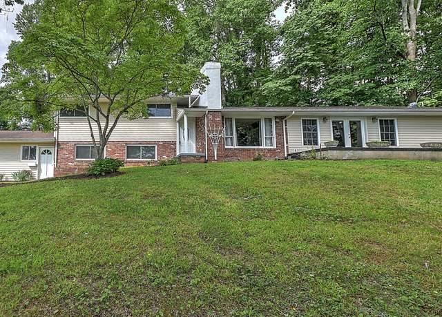 Property at 121 Hermitage Dr, Bristol, TN 37620, 5 beds, 3 baths