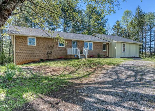 Property at 677 Summit Dr, Jonesborough, TN 37659, 5 beds, 3 baths