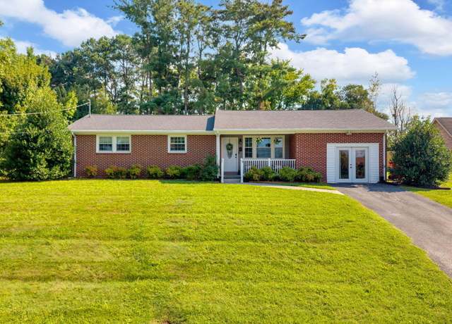 Property at 106 Brown Ave, Johnson City, TN 37601, 3 beds, 1.5 baths