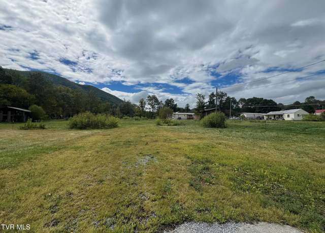 Property at 123 Streets Ln, Hampton, TN 37658