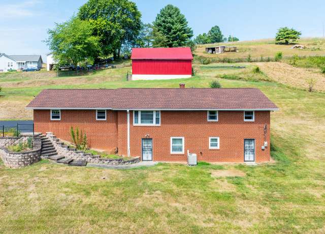 Property at 335 Mckenzie Dr, Kingsport, TN 37660, 4 beds, 2 baths