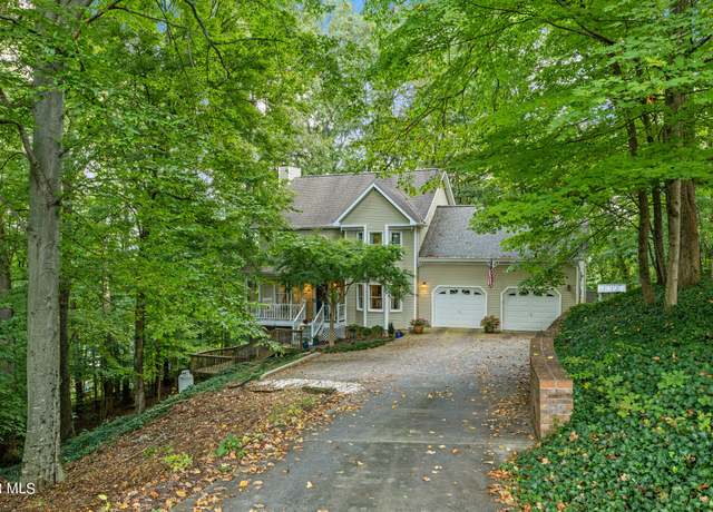 Property at 376 Cain Dr, Blountville, TN 37617, 4 beds, 2.5 baths