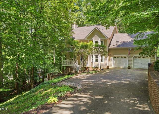 Property at 376 Cain Dr, Blountville, TN 37617, 4 beds, 2.5 baths