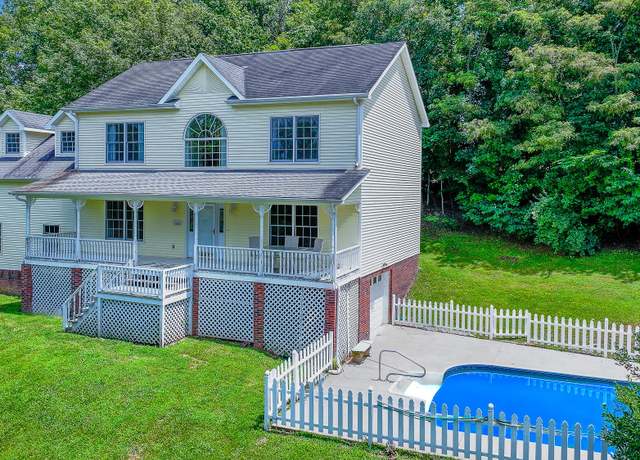 Property at 566 Beechwood Rd, Kingsport, TN 37663, 3 beds, 2.5 baths