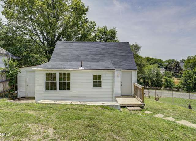 Property at 3912 Memorial Blvd, Kingsport, TN 37664, 3 beds, 1 bath