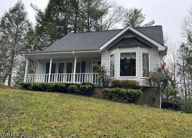 Property at 154 Cherokee Cir, Erwin, TN 37650, 3 beds, 2 baths