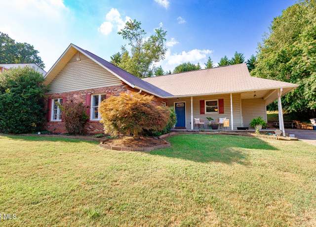 Property at 904 Broadwood Dr, Kingsport, TN 37660, 4 beds, 2 baths