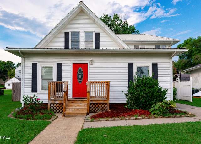 Property at 142 Wanola Ave, Kingsport, TN 37660, 4 beds, 2.5 baths