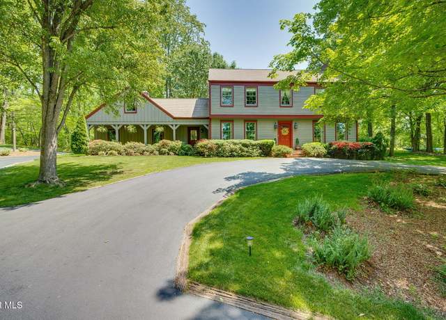 Property at 295 Southwood Dr, Kingsport, TN 37664, 5 beds, 3.5 baths