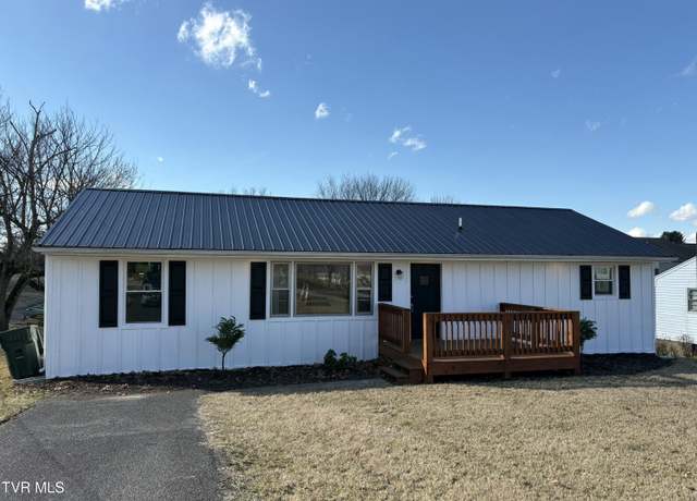 Property at 127 Suncrest St, Johnson City, TN 37615, 4 beds, 2 baths