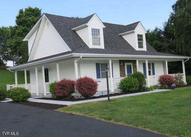 Property at 12205 Deerfield Ln, Glade Spring, VA 24340, 3 beds, 2 baths