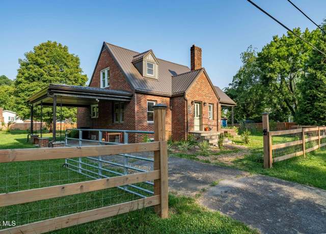 Property at 461 Shady Ave, Damascus, VA 24236, 3 beds, 2.5 baths