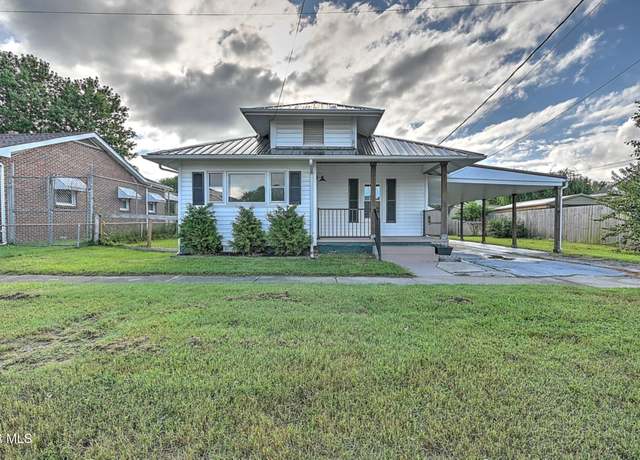 Property at 810 Roan St, Elizabethton, TN 37643, 3 beds, 2 baths