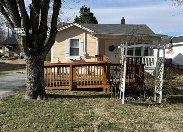 Property at 1391 Broad St, Elizabethton, TN 37643, 2 beds, 1 bath