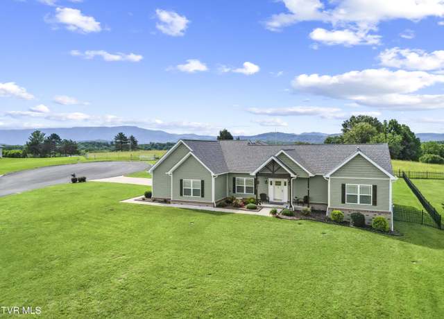 Property at 110 Clubhouse Ln, Greeneville, TN 37743, 3 beds, 2 baths