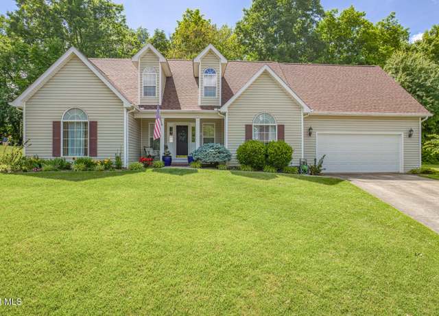 Property at 620 Glen Oaks Pl, Johnson City, TN 37615, 4 beds, 3 baths