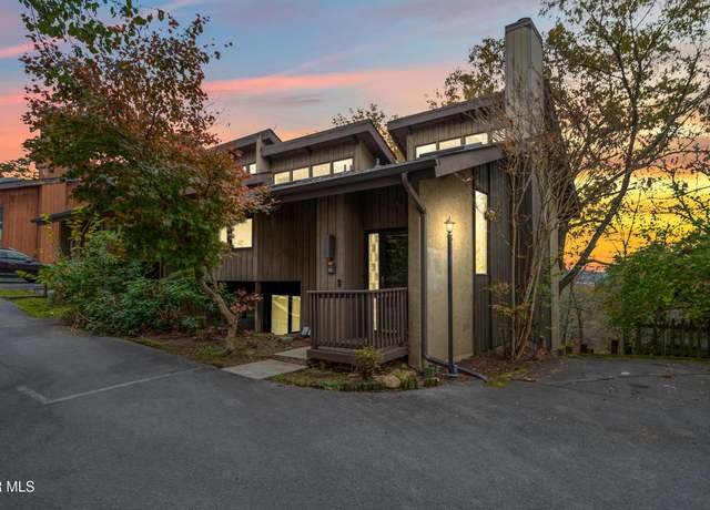 Property at 111 Tree Top Lane Ln #111, Johnson City, TN 37601, 3 beds, 2.5 baths