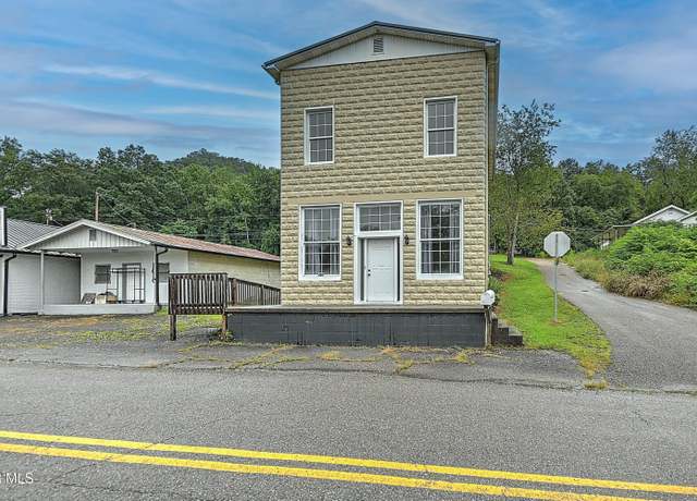 Property at 284 Railroad Ave, Duffield, VA 24244, 3 beds, 1.5 baths