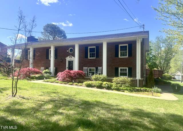 Property at 2215 Knob Creek Rd, Johnson City, TN 37604, 4 beds, 3 baths