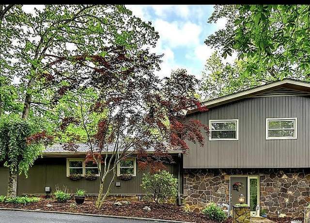 Property at 124 Skyline Dr, Bristol, TN 37620, 4 beds, 3 baths