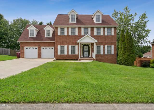 Property at 1402 Lake Ridge Sq, Johnson City, TN 37601, 5 beds, 3.5 baths