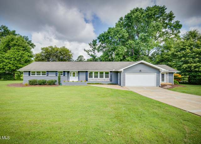 Property at 2241 Sunningdale Rd, Kingsport, TN 37660, 3 beds, 2 baths