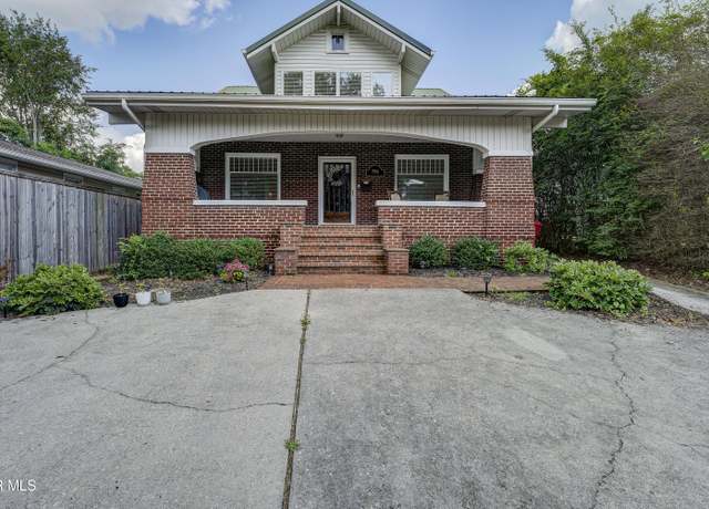 Property at 704 Watauga Ave, Johnson City, TN 37601, 5 beds, 3.5 baths
