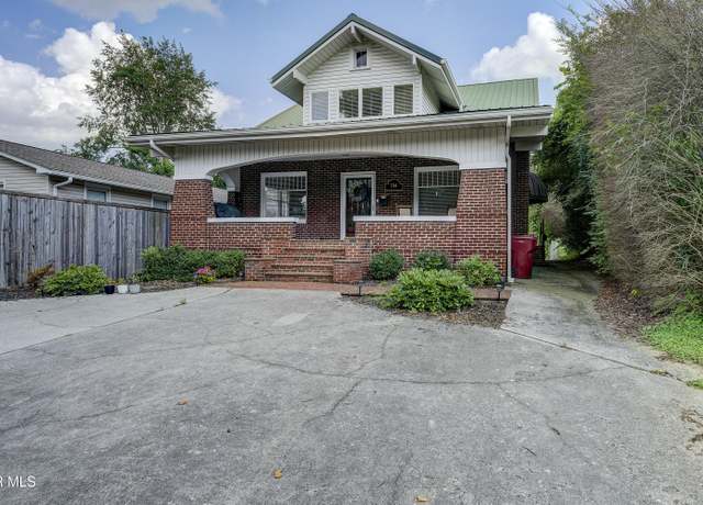 Property at 704 Watauga Ave, Johnson City, TN 37601, 5 beds, 3.5 baths