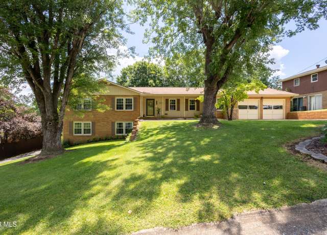 Property at 113 Lancaster Dr, Kingsport, TN 37663, 4 beds, 3 baths